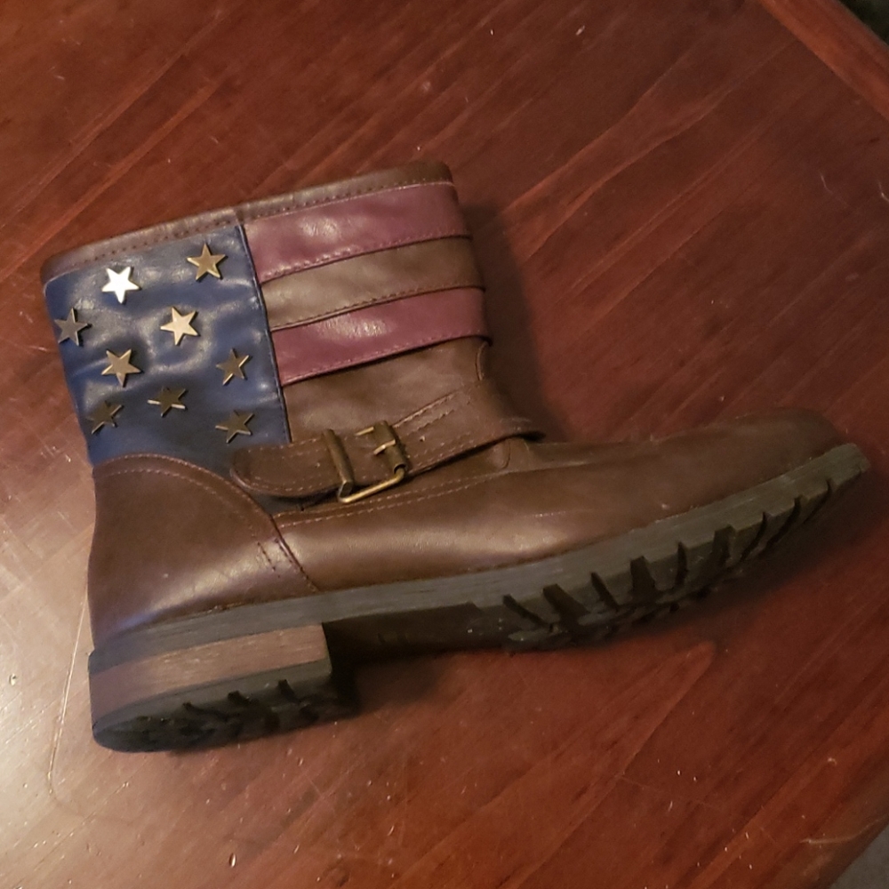 Boots - Picture 4 of 4